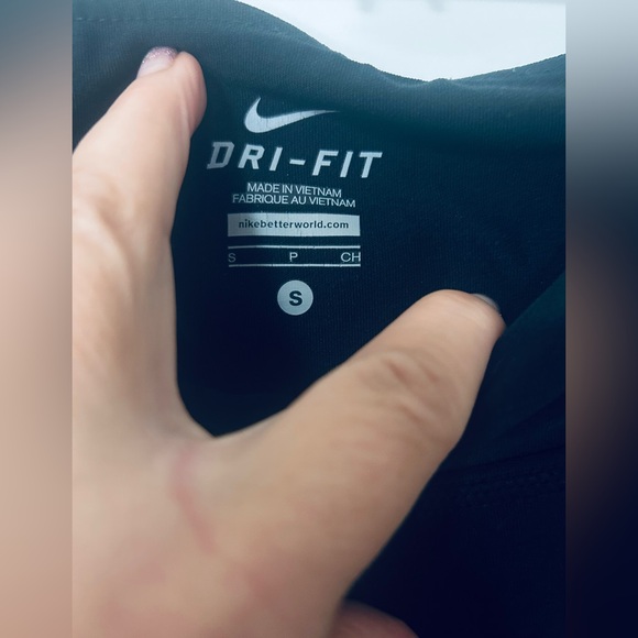 #091 Nike wide leg leggings/Pants, size small and NWOT - Picture 4 of 4